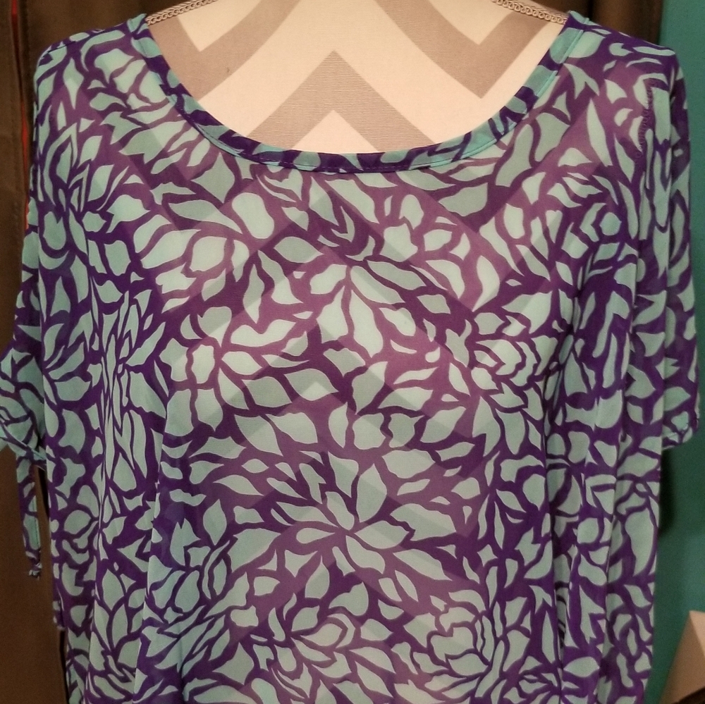 NWT JORDAN TAYLOR LADIES CHIFFON COVER UP. VERY PRETTY.